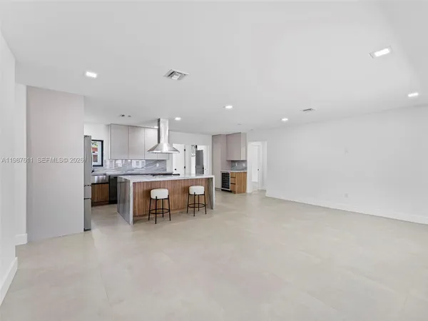 $899,400 | 610 Northeast 164th Terrace, North Miami Beach, FL 33162