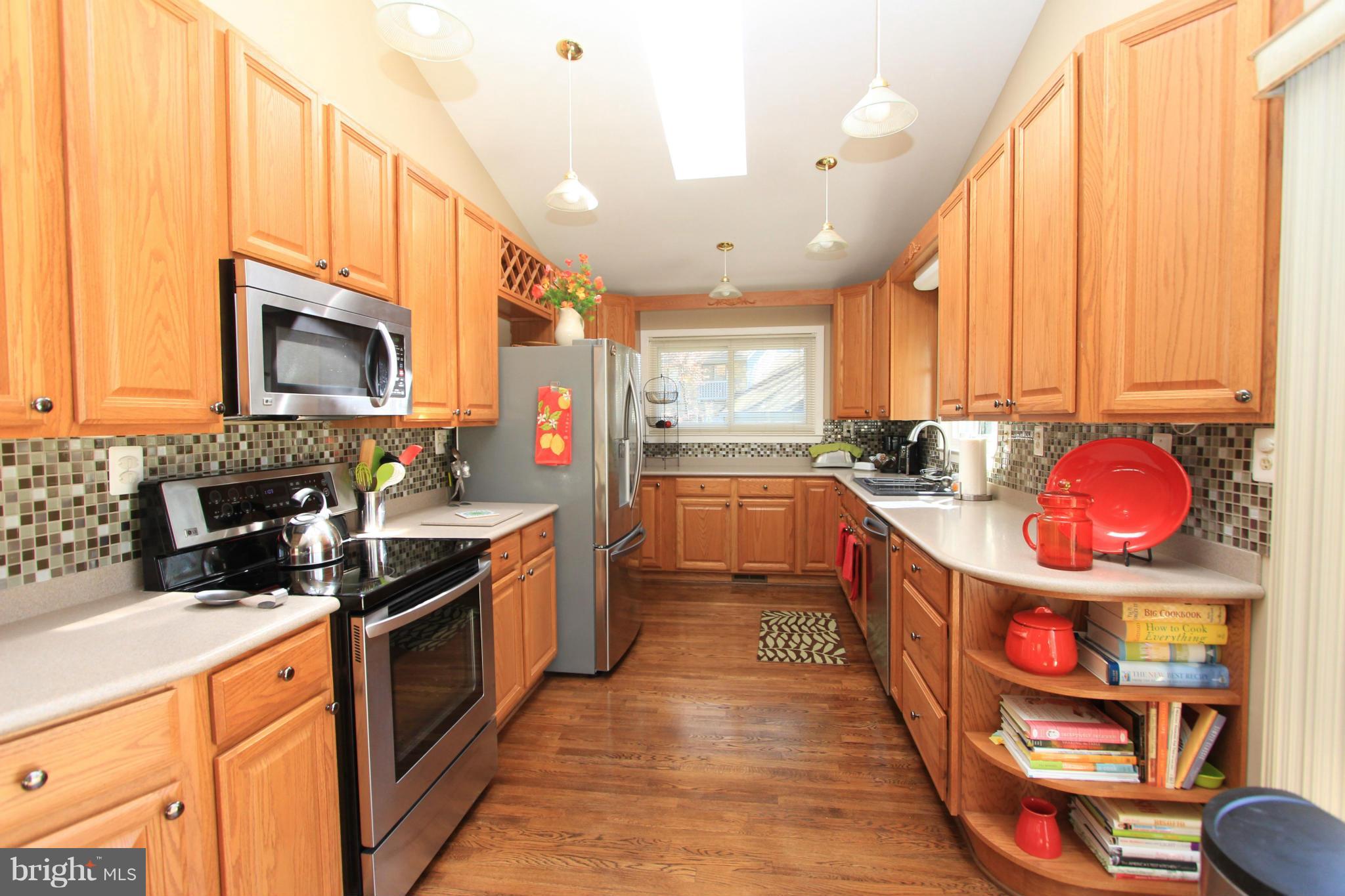 2001 Upper Lake Drive Reston, VA 20191 - Photo 12 of 30 Kitchen
