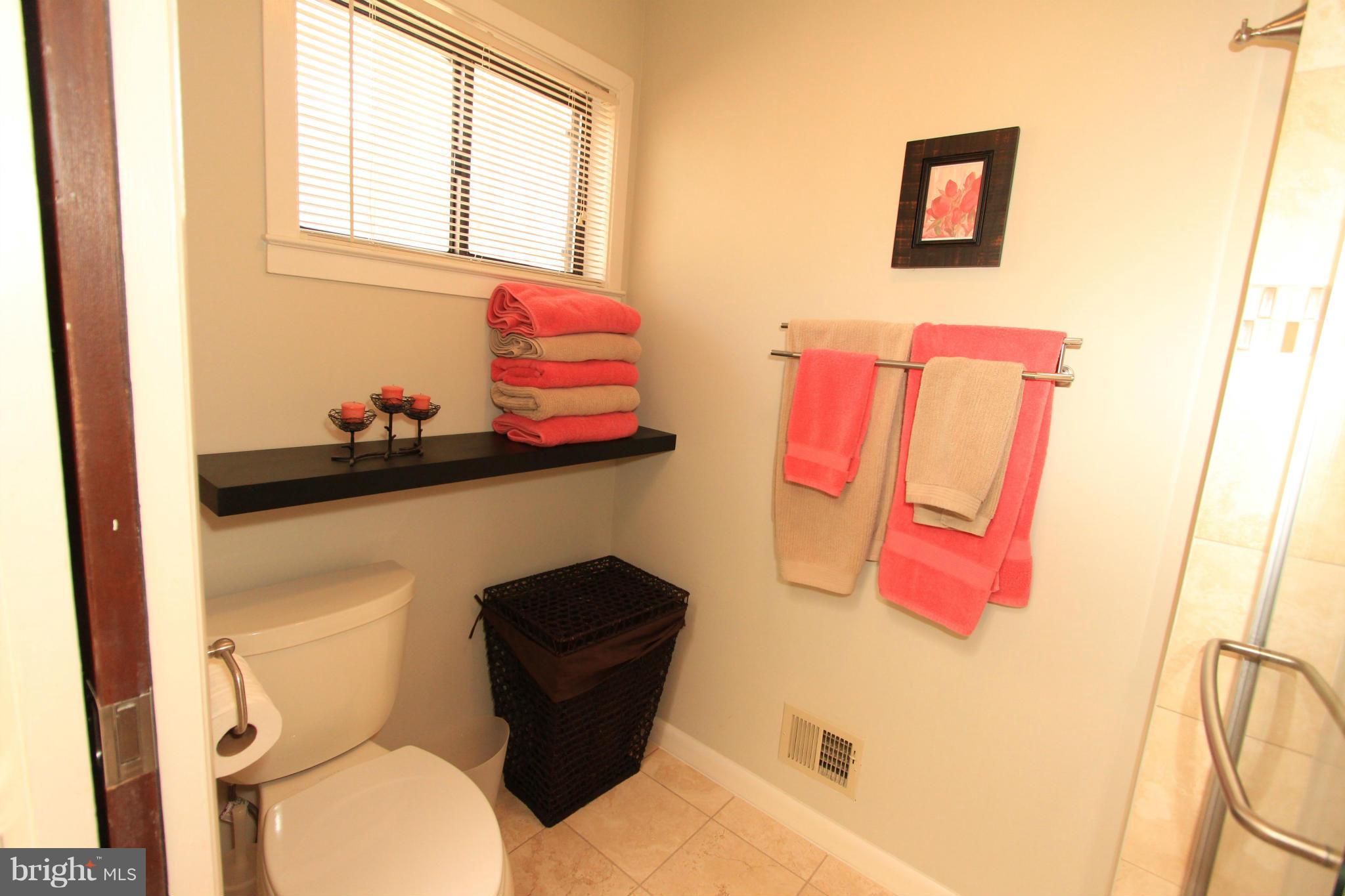 2001 Upper Lake Drive Reston, VA 20191 - Photo 20 of 30 Bath (Master)