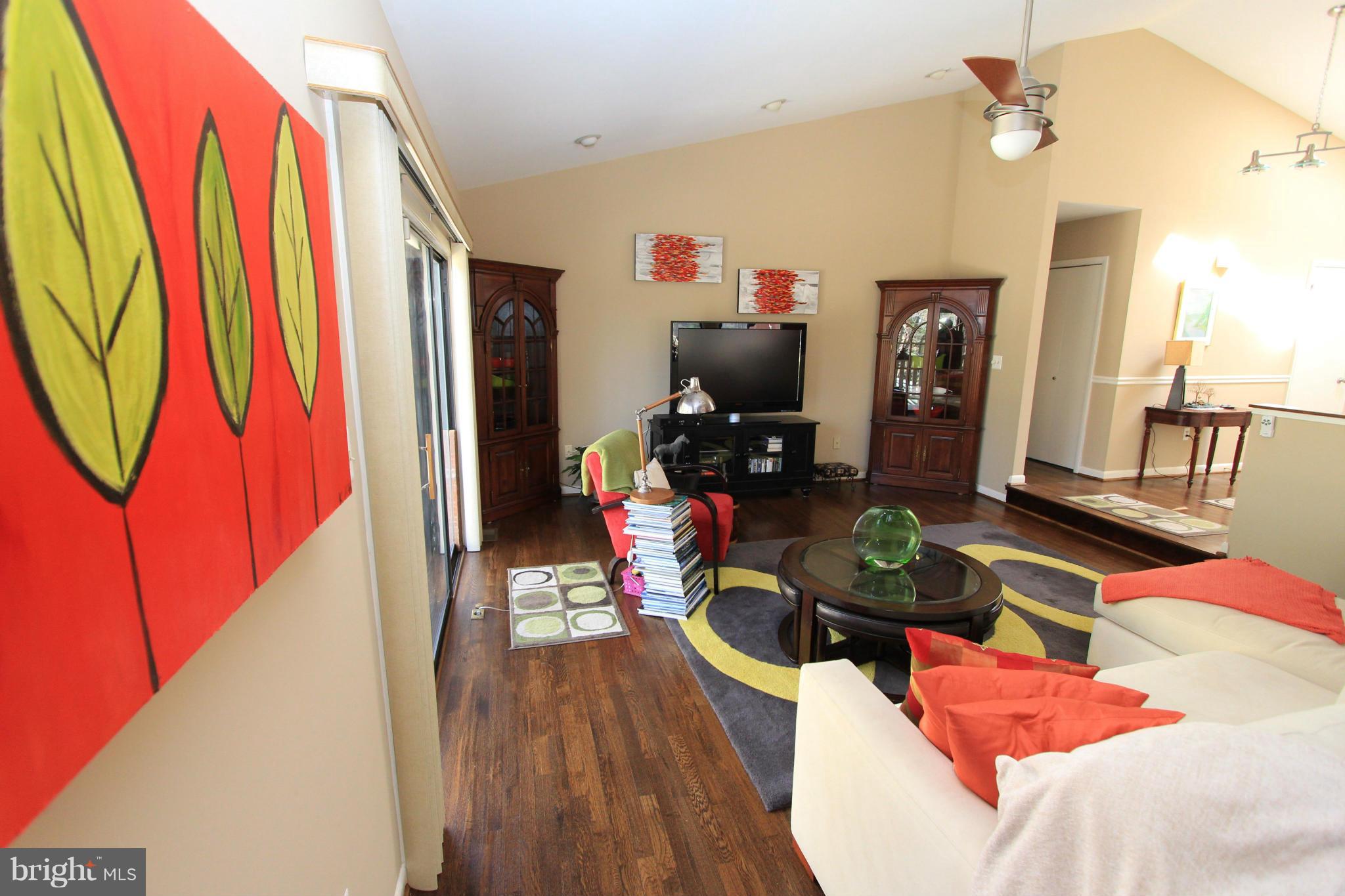 2001 Upper Lake Drive Reston, VA 20191 - Photo 6 of 30 Living Room