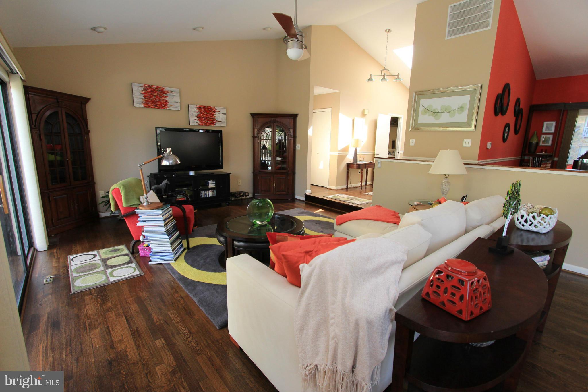 2001 Upper Lake Drive Reston, VA 20191 - Photo 7 of 30 Living Room