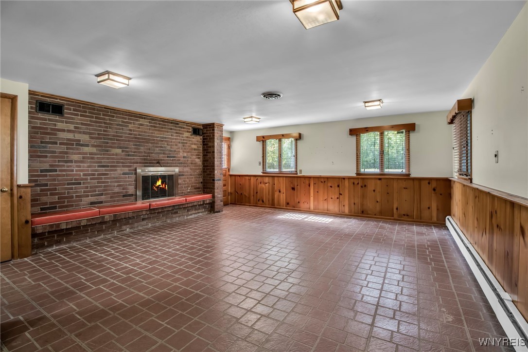 9324 Hunting Valley Road North Clarence, NY 14031 - Photo 15 of 32 Family Room