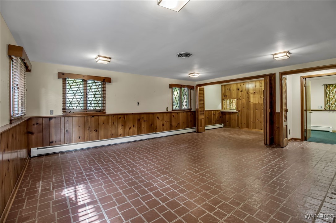 9324 Hunting Valley Road North Clarence, NY 14031 - Photo 16 of 32 Family Room