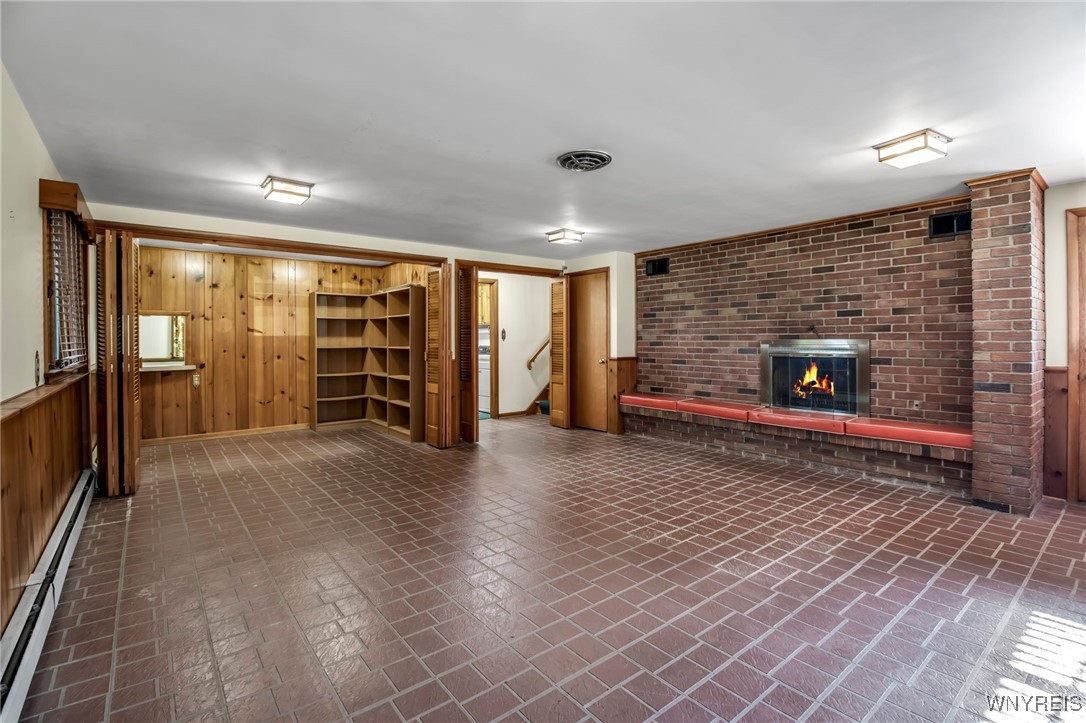 9324 Hunting Valley Road North Clarence, NY 14031 - Photo 17 of 32 Family Room