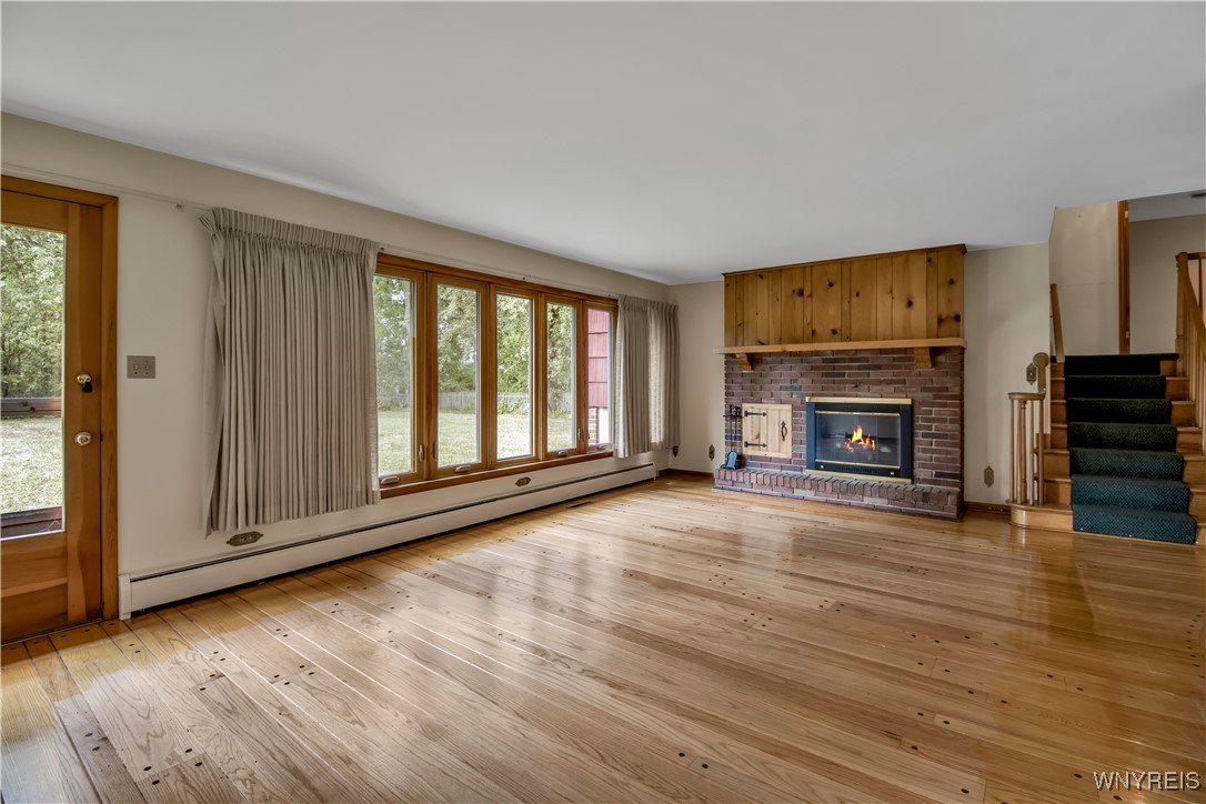 9324 Hunting Valley Road North Clarence, NY 14031 - Photo 4 of 32 Living Room