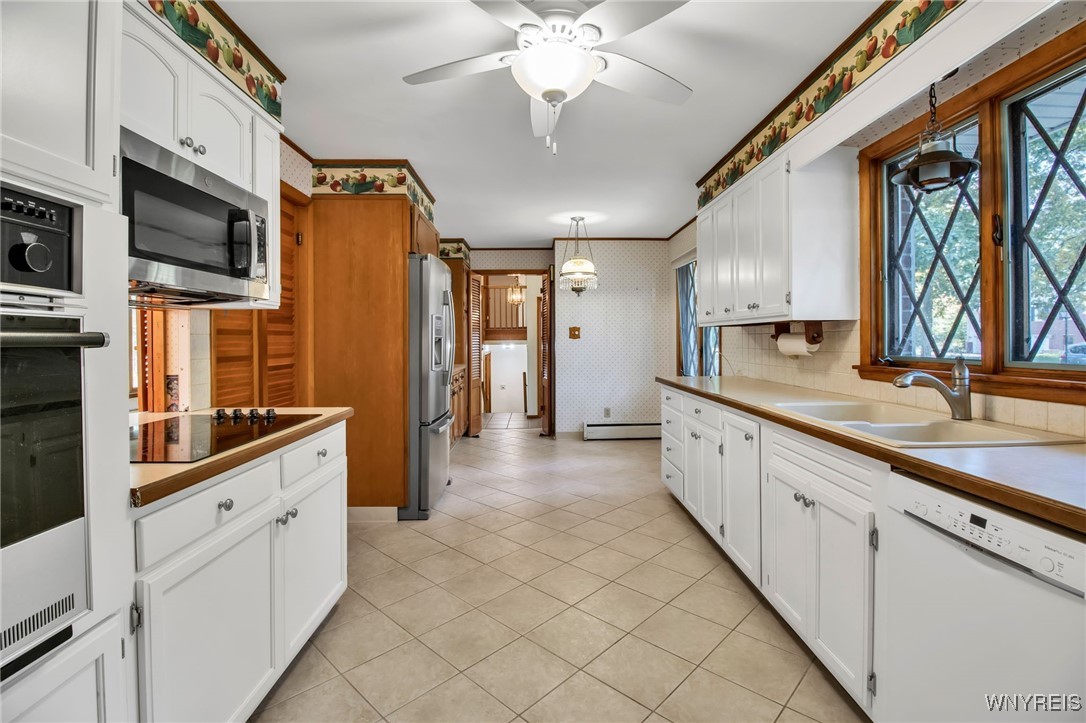 9324 Hunting Valley Road North Clarence, NY 14031 - Photo 8 of 32 Kitchen