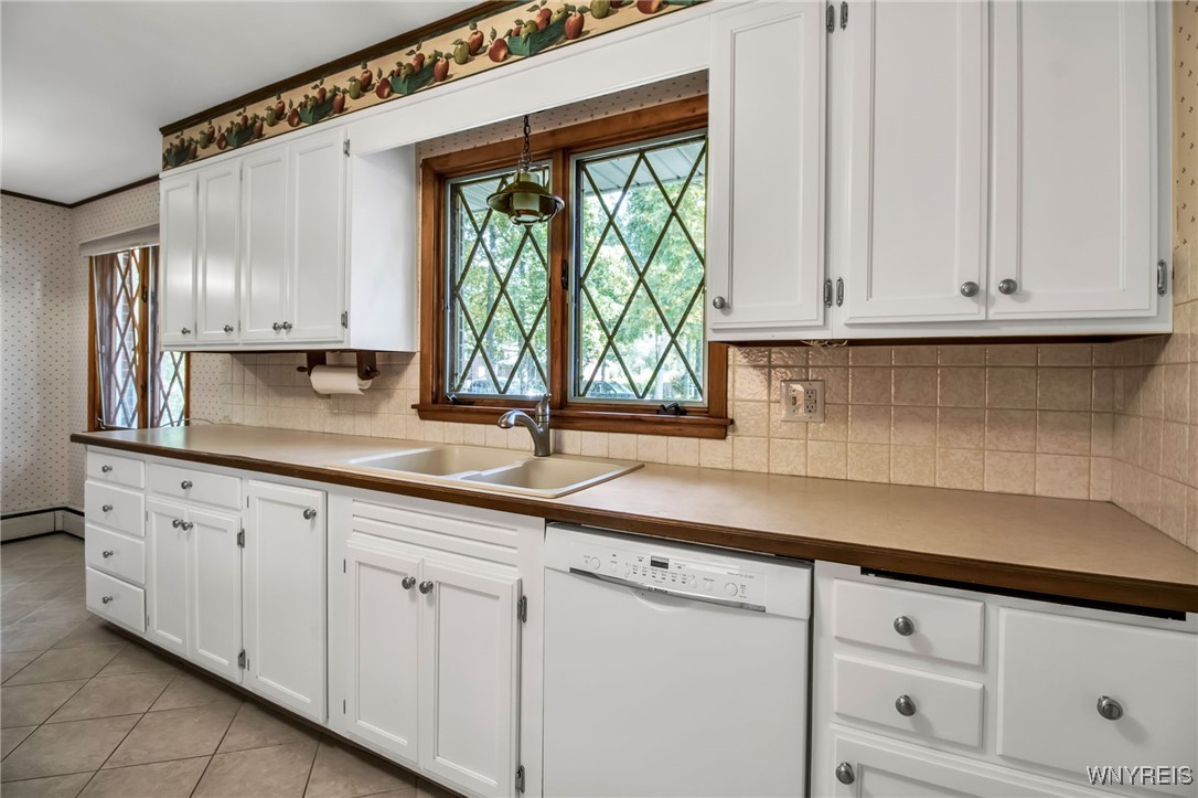 9324 Hunting Valley Road North Clarence, NY 14031 - Photo 10 of 32 Kitchen