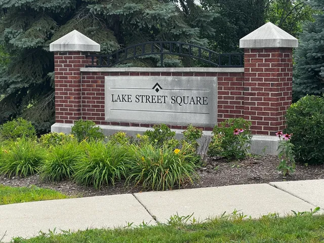 $335,000 | 270 Lionel Drive, Grayslake, IL 60030