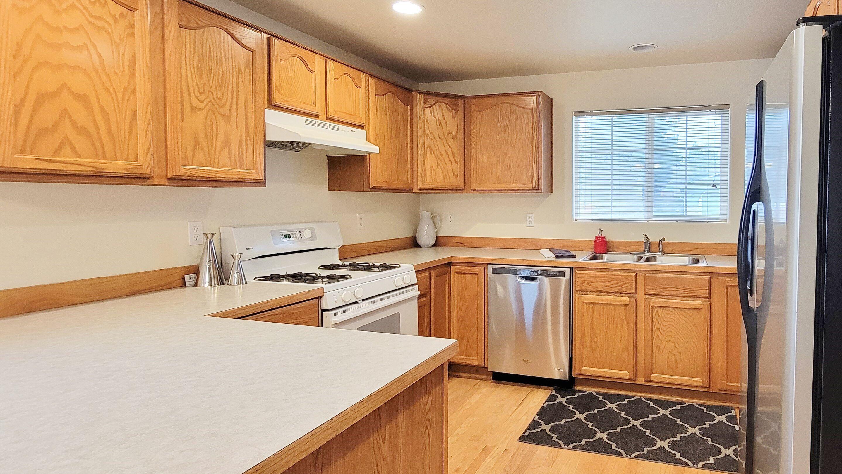 2006 Southwest 35th Place Redmond, OR 97756 - Photo 10 of 27 kitchen