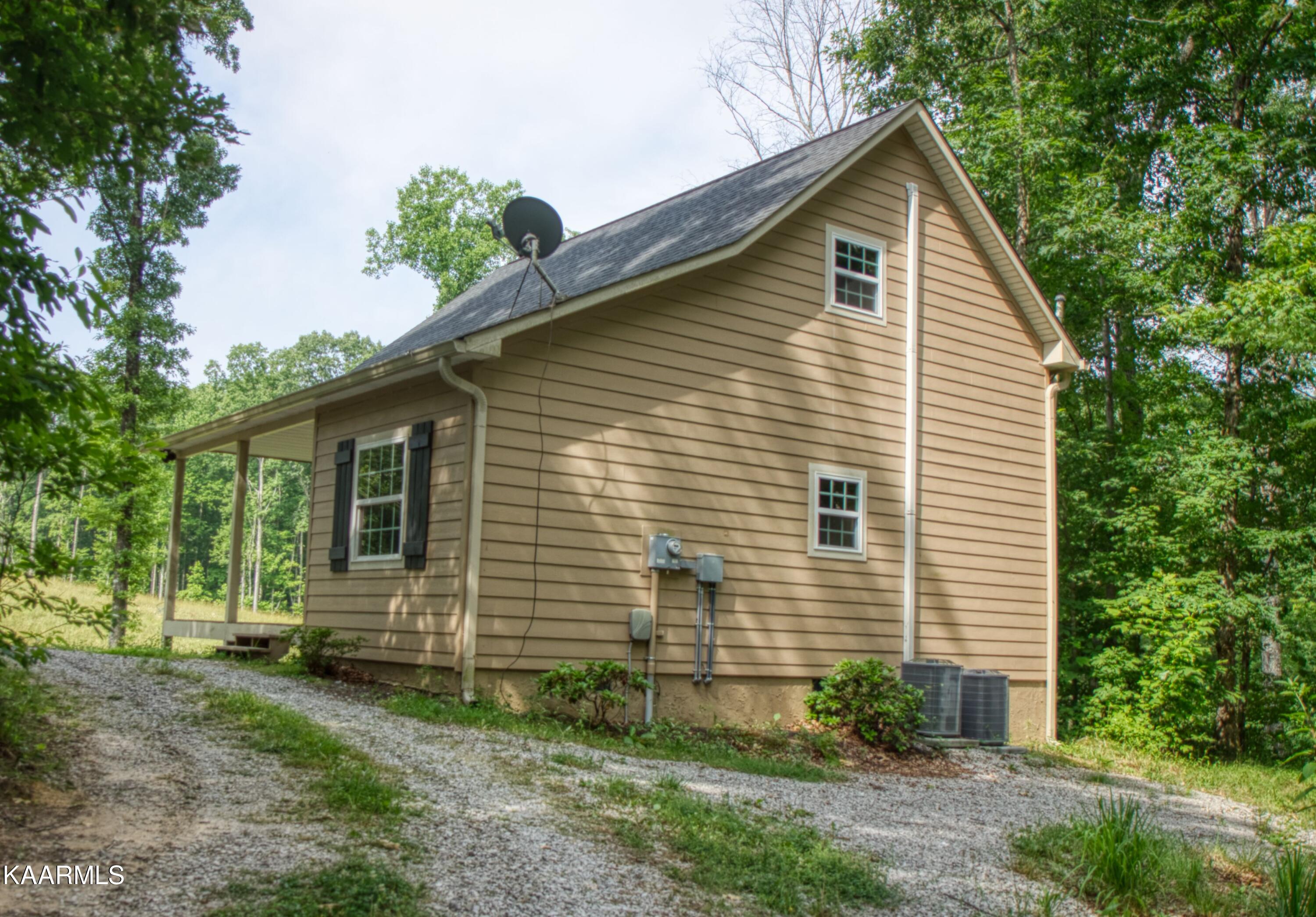 182 Wildcat Road Jamestown, TN 38556 - Photo 2 of 27 w24