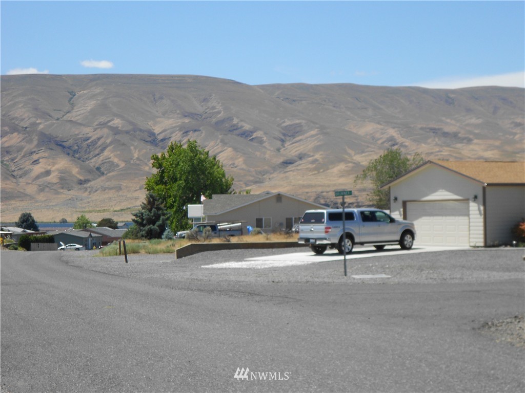 326 Spring Circle Mattawa, WA 99349 - Photo 2 of 4 Gallery Image 2