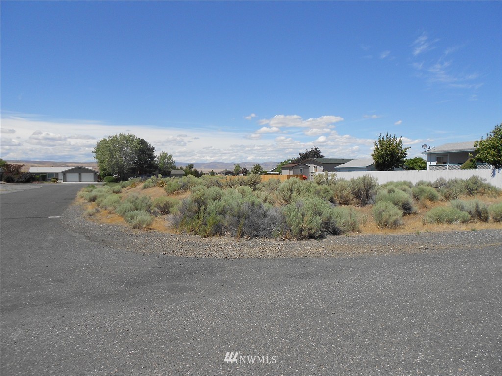 326 Spring Circle Mattawa, WA 99349 - Photo 3 of 4 Gallery Image 3