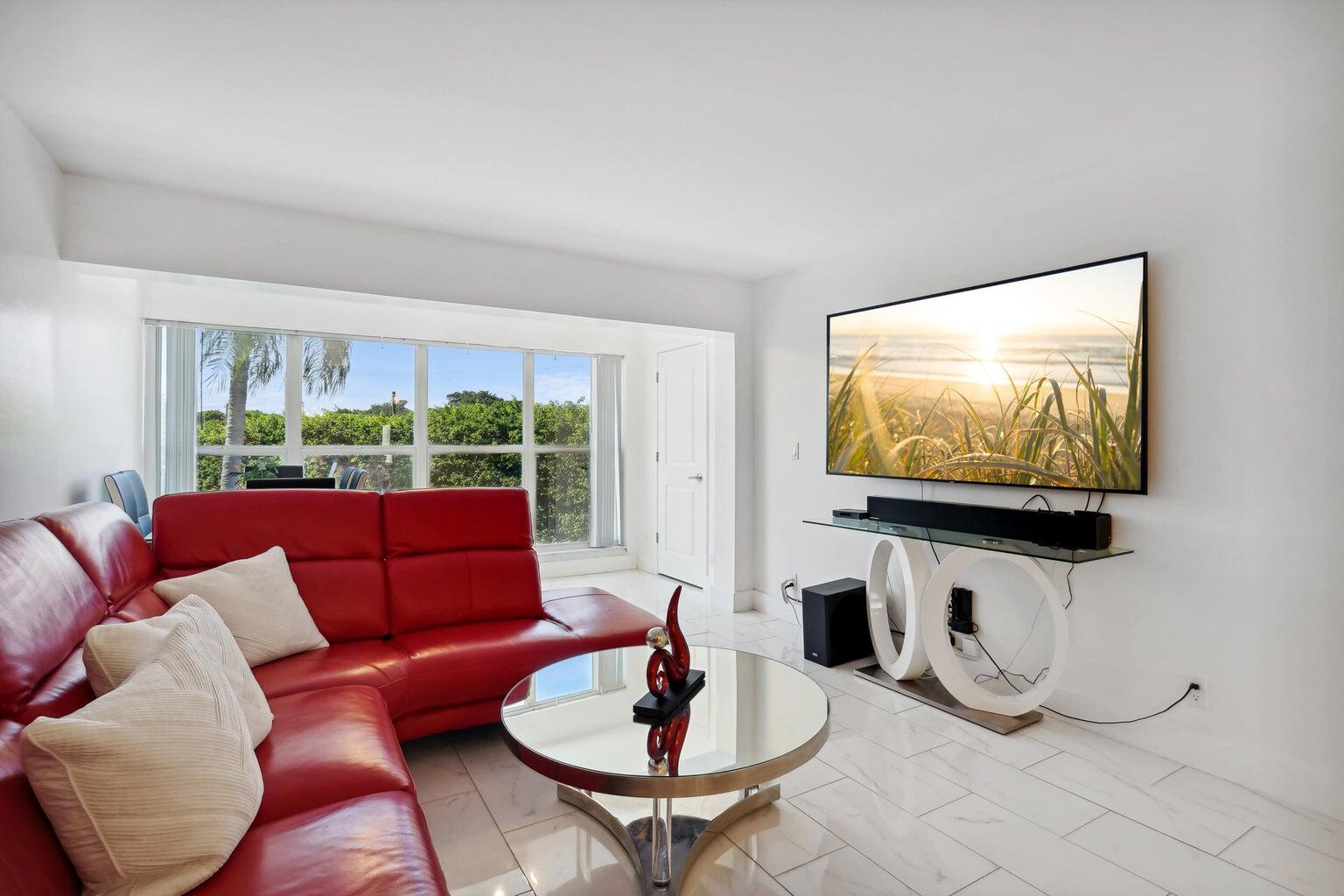 2835 Southwest 13th St Unit 204  