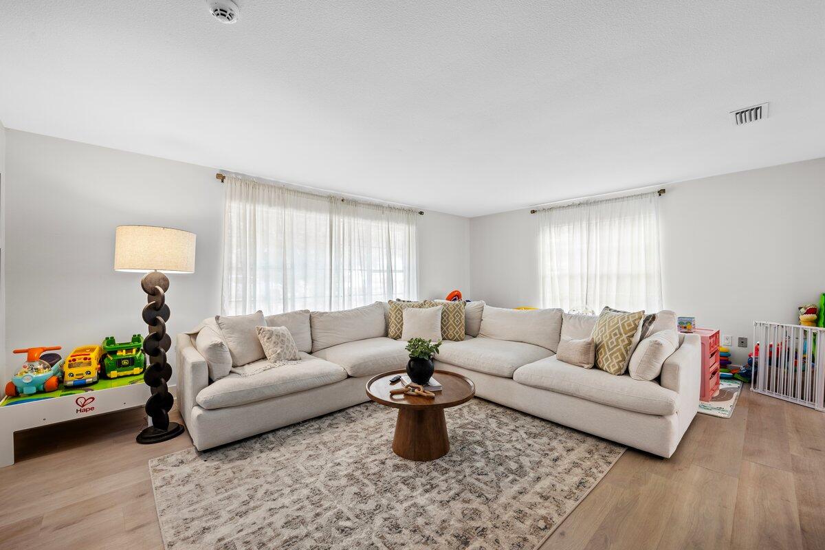 1011 Creel Street Fort Walton Beach, FL 32547 - Photo 6 of 30 a living room with furniture and a couch