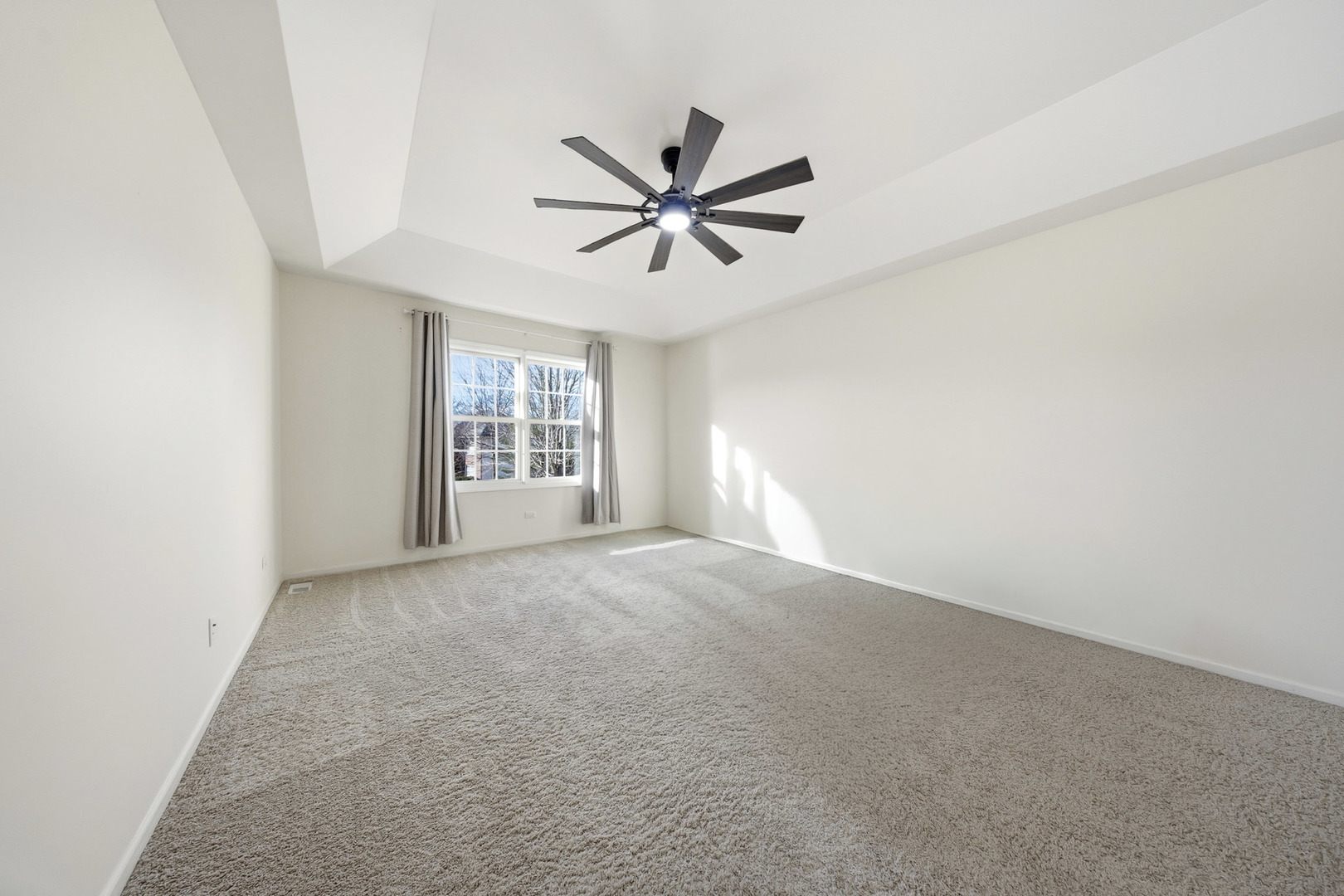 548 Arbor Lane Oswego, IL 60543 - Photo 20 of 46 an empty room with windows and fan