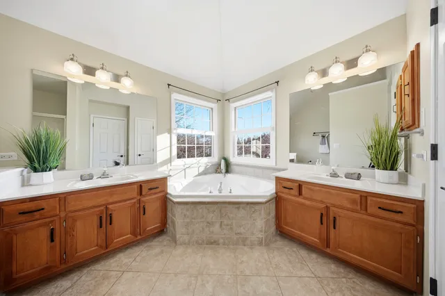 $550,000 | 548 Arbor Lane, Oswego, IL 60543