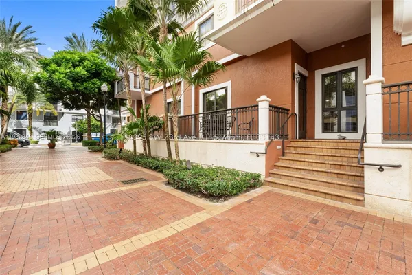 $3,700 | 8395 Southwest 73rd Avenue, Unit 115, Miami, FL 33143