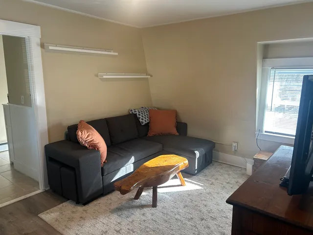 $1,550 | 35 Grove Street, Rochester, NH 03868