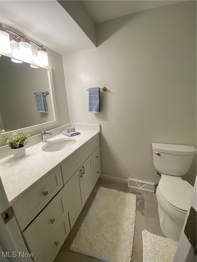 1024 Canyon View Road Northfield, OH 44067 - Photo 21 of 38 Guest 1/2 bath