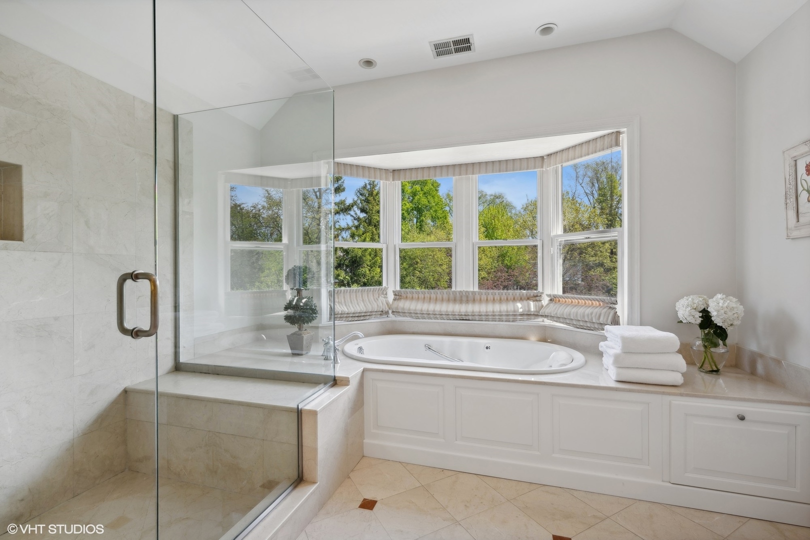 918 Locust Road Wilmette, IL 60091 - Photo 20 of 35 a bathroom with a tub a sink and a large window