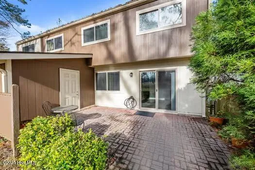 $180,000 | 66 Quarterdeck Townes, New Bern, NC 28562