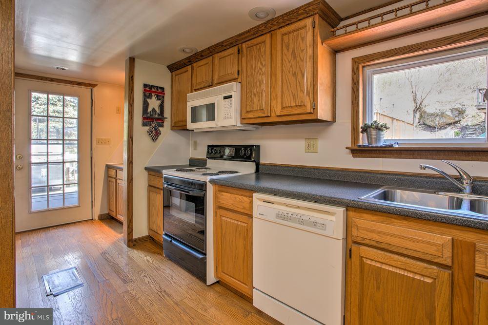 624 Lewisberry Road New Cumberland, PA 17070 - Photo 4 of 21 Gallery Image 4
