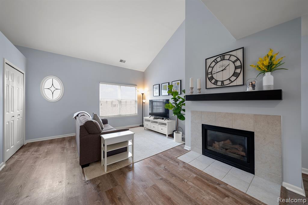 17010 Farmington Road Livonia, MI 48154 - Photo 3 of 28