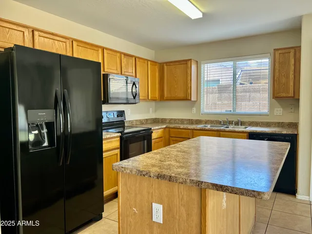 $2,495 | 6614 West Hess Street, Phoenix, AZ 85043