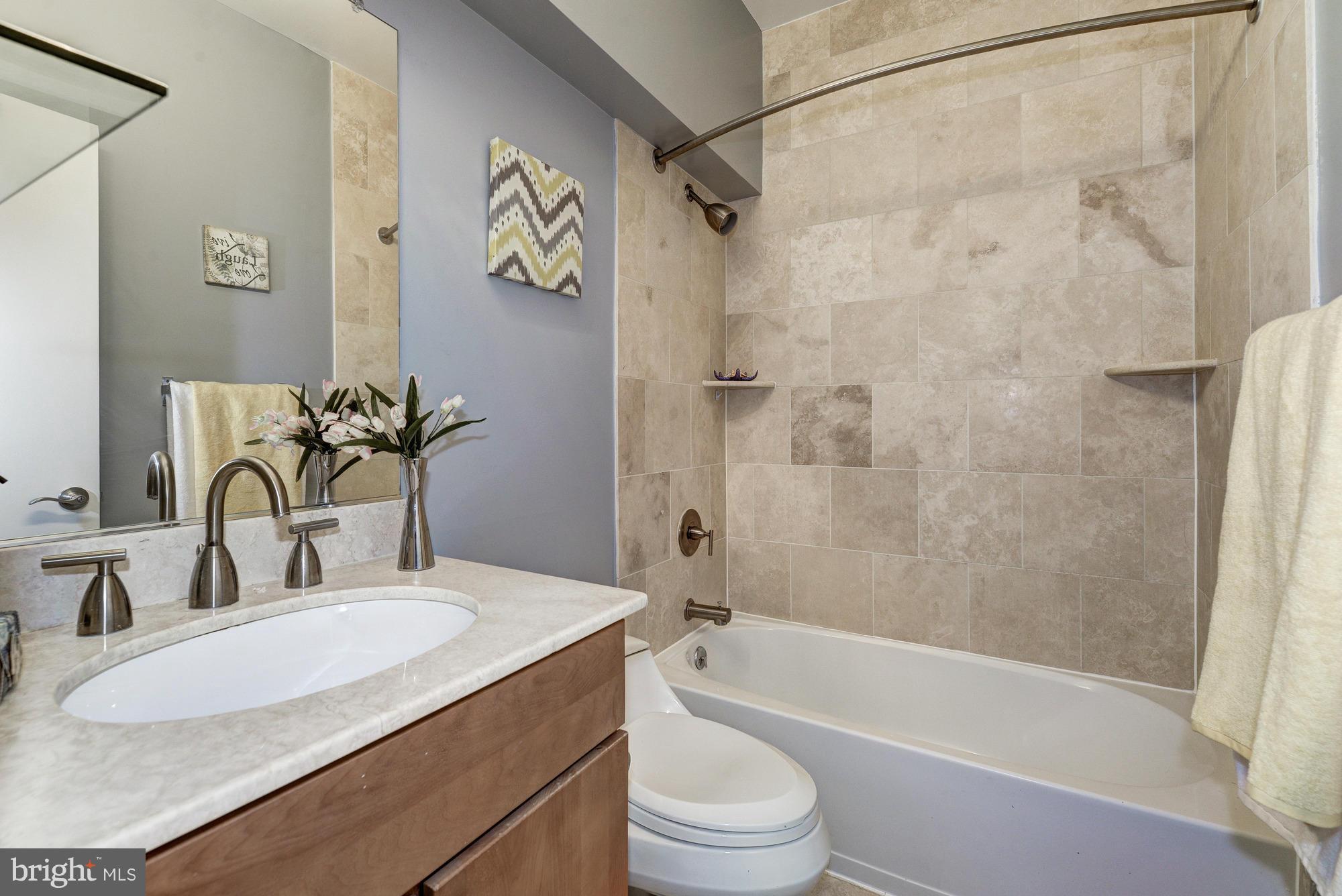 449 R Street Northwest, Unit 201 Washington, DC 20001 - Photo 16 of 21 Bath