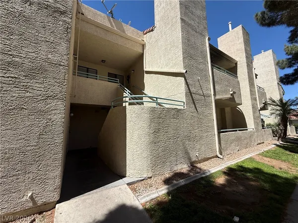 $195,000 | 960 North Sloan Lane, Unit 204, Las Vegas, NV 89110