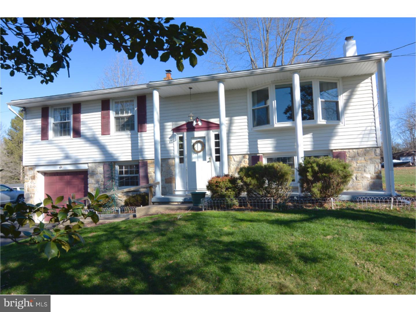 941 Shelbourne Road Reading, PA 19606 - Photo 1 of 25