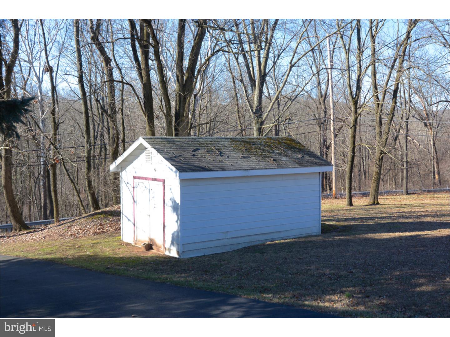 941 Shelbourne Road Reading, PA 19606 - Photo 3 of 25