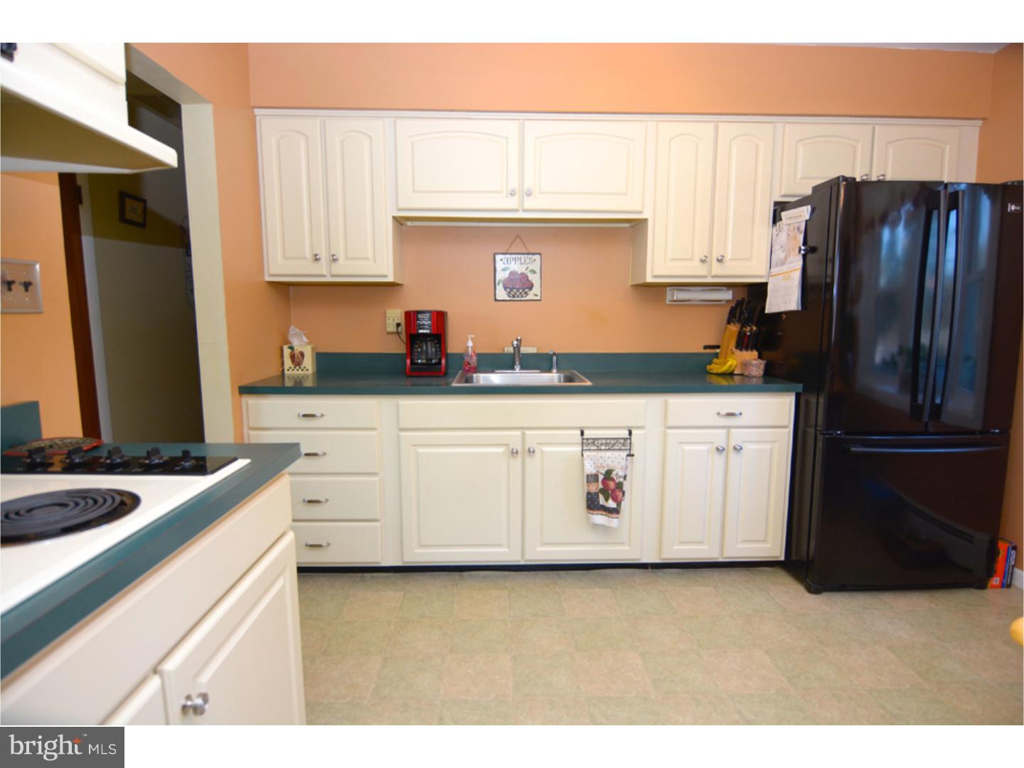 941 Shelbourne Road Reading, PA 19606 - Photo 10 of 25