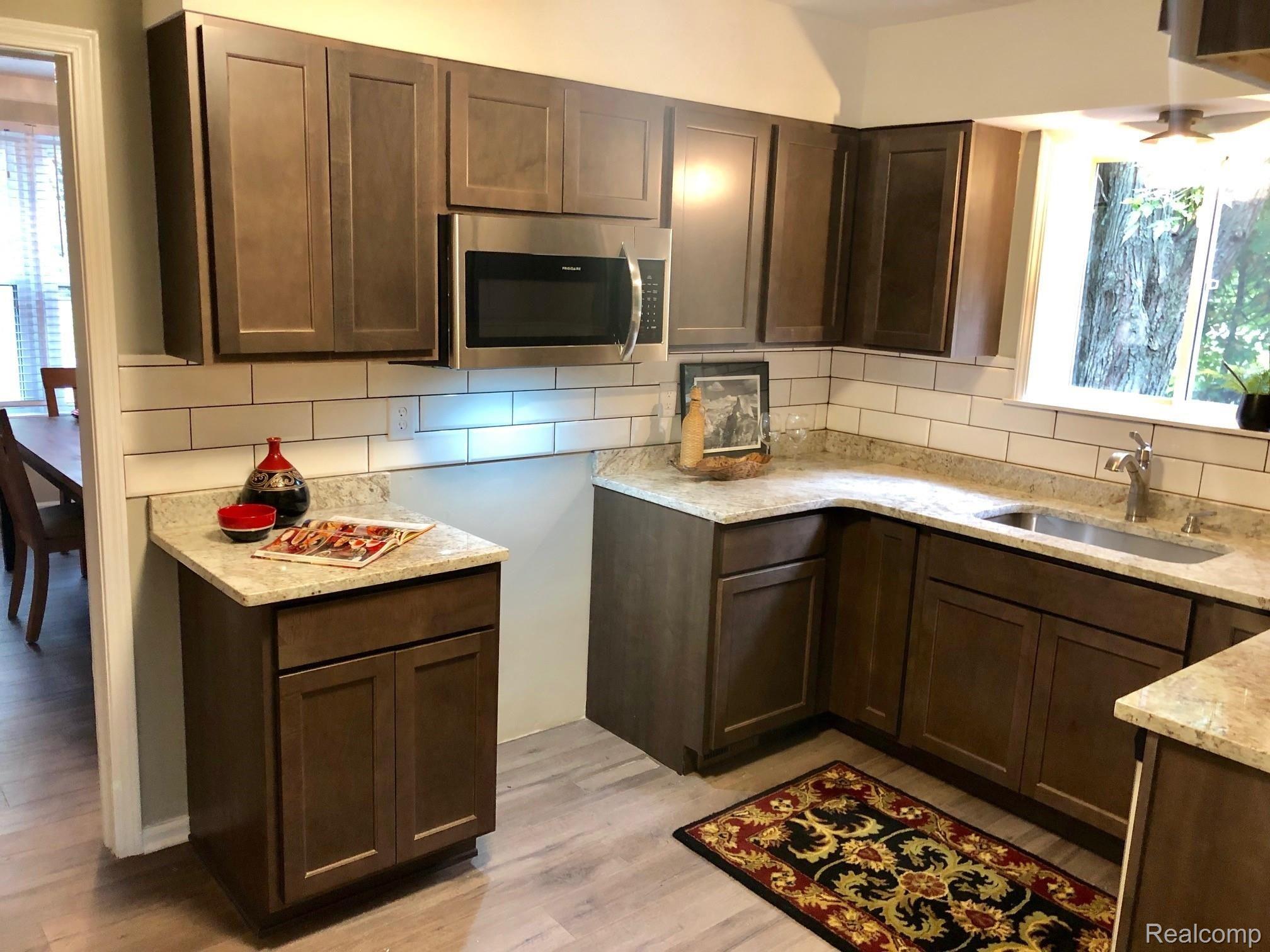 21517 Greenview Road Southfield, MI 48075 - Photo 12 of 32 IMG_0803.jpg