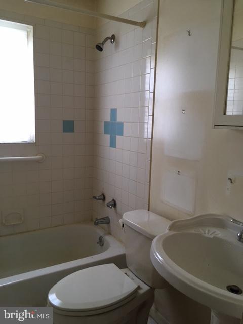 503 Elmwood Road Baltimore, MD 21206 - Photo 5 of 9 Bath