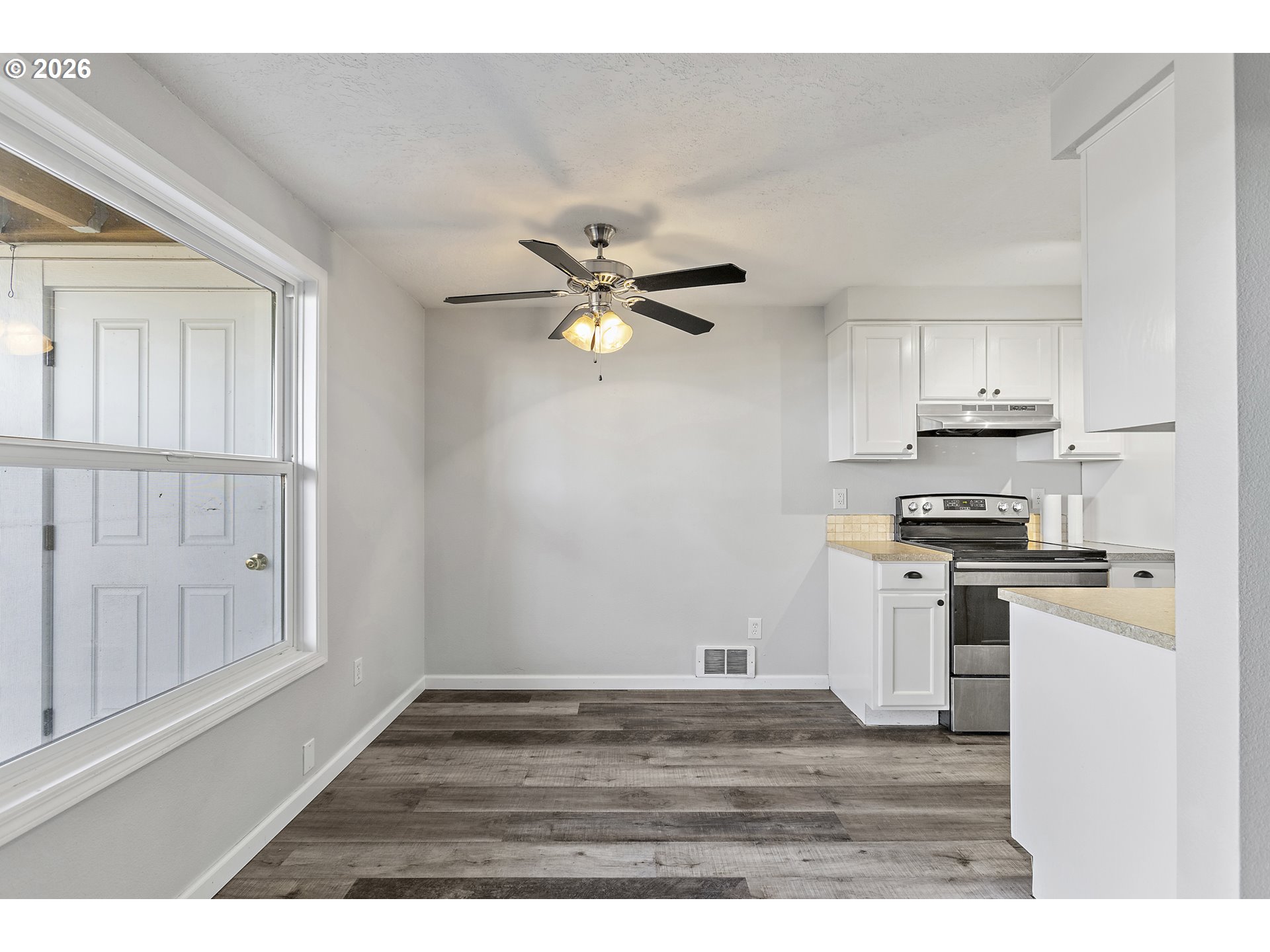 8318 Southwest Mohawk Street Tualatin, OR 97062 - Photo 11 of 40