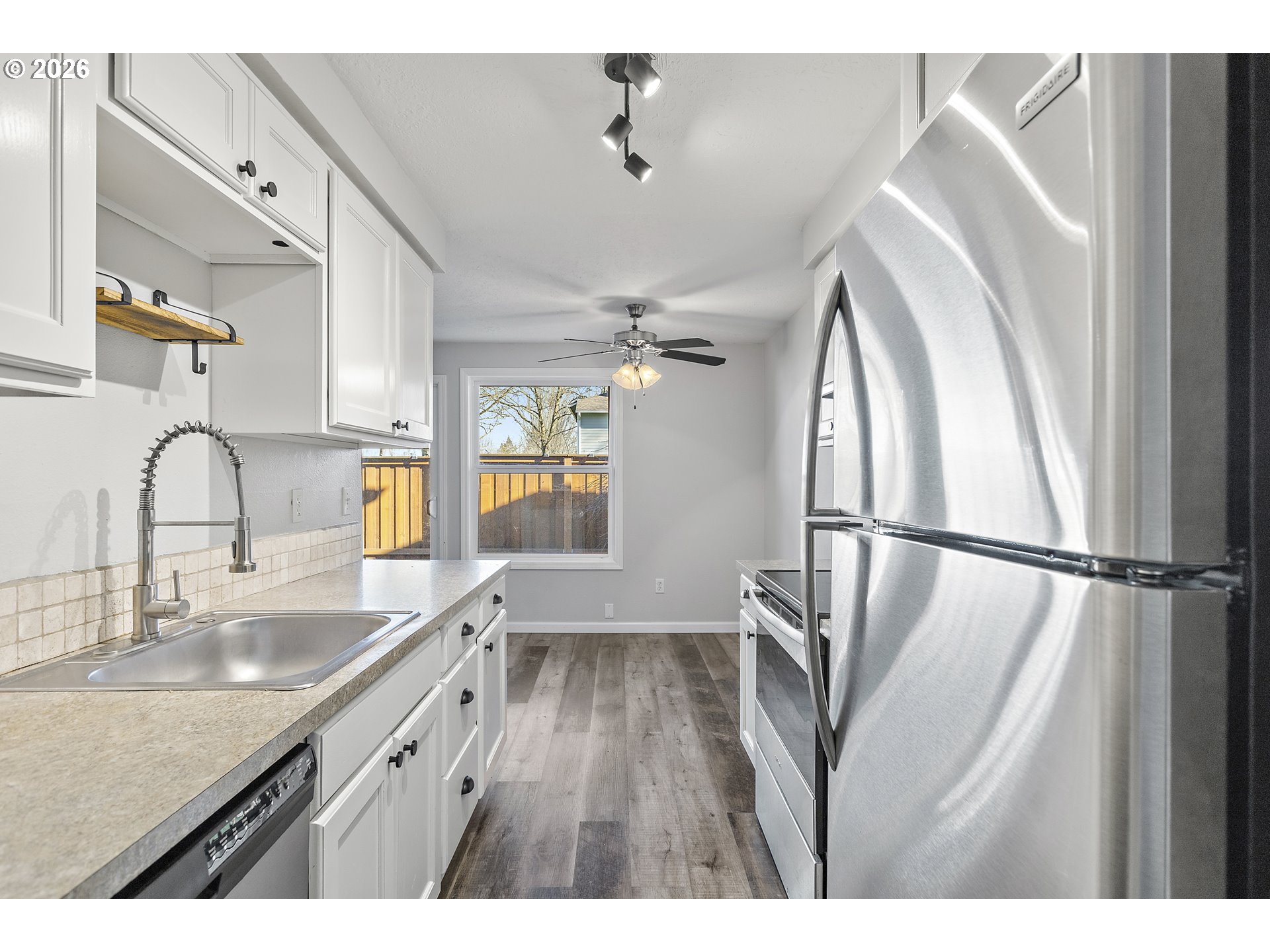 8318 Southwest Mohawk Street Tualatin, OR 97062 - Photo 8 of 40