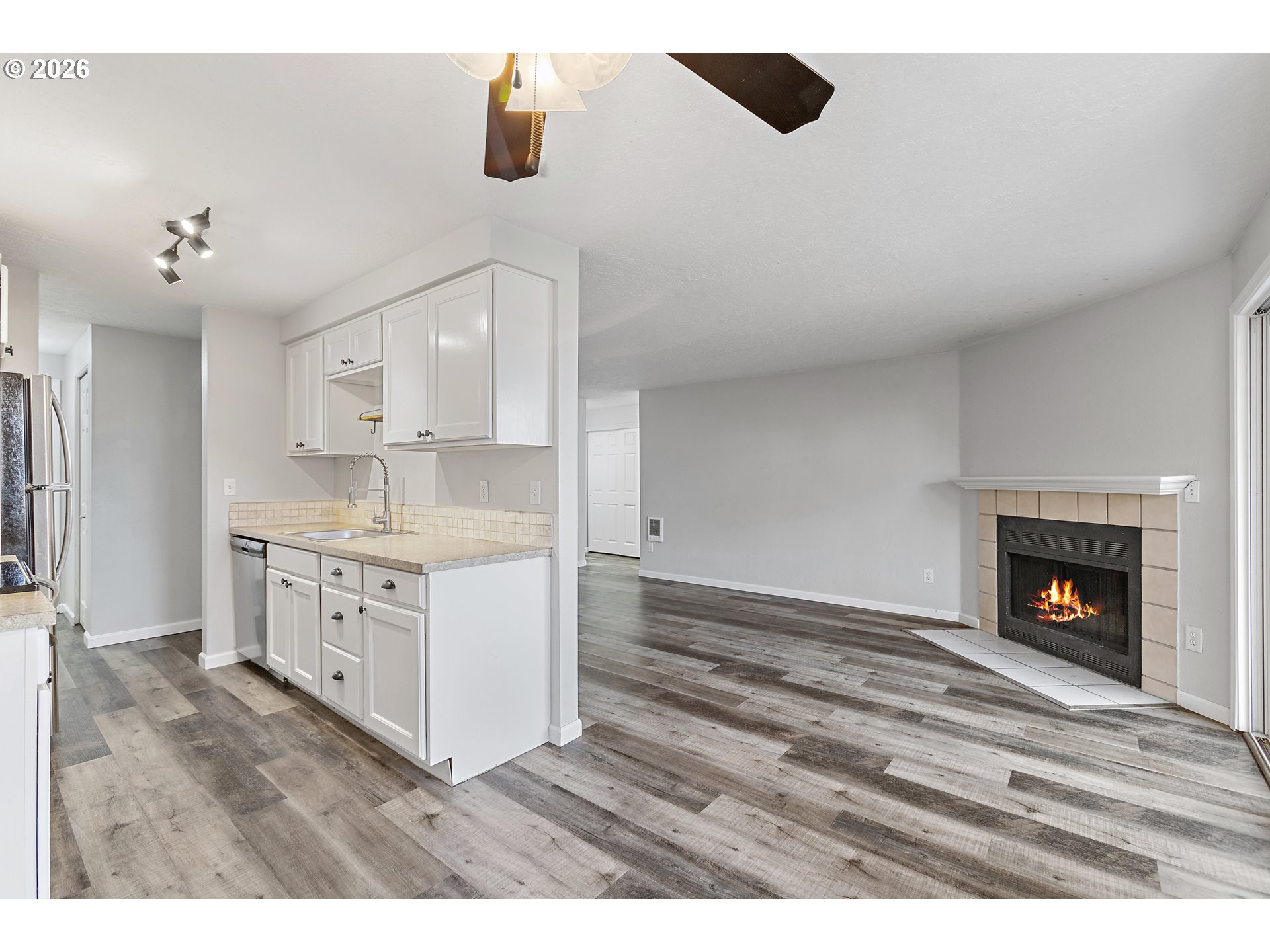 8318 Southwest Mohawk Street Tualatin, OR 97062 - Photo 9 of 40