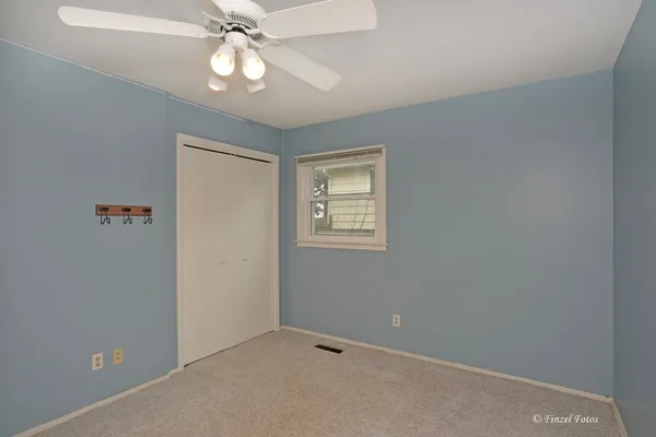 $289,900 | 425 East Broadway Avenue, Crystal Lake, IL 60014