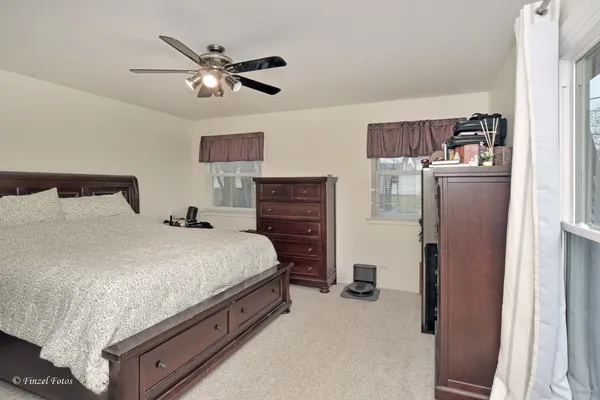 $289,900 | 425 East Broadway Avenue, Crystal Lake, IL 60014