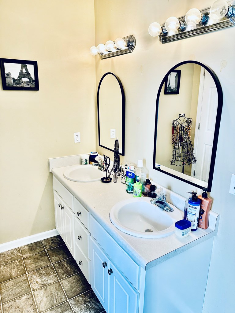 47 Miller Road Cowarts, AL 36321 - Photo 13 of 21 double sinks master