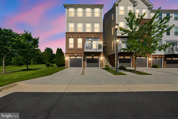 $539,900 | 25202 Split Creek Terrace, Chantilly, VA 20152