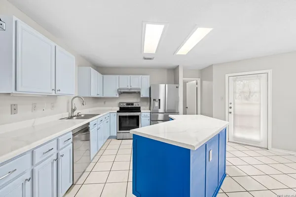 $2,350 | 2312 Newoak Park, San Antonio, TX 78230