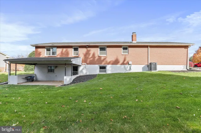 a view of house with yard