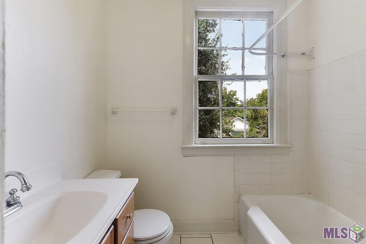 1845 Pericles Street Baton Rouge, LA 70808 - Photo 12 of 16 Bathroom