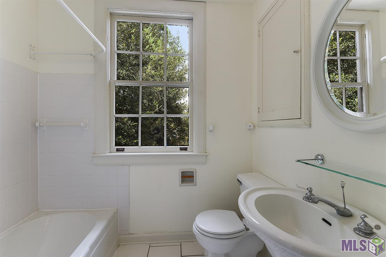 1845 Pericles Street Baton Rouge, LA 70808 - Photo 13 of 16 Bathroom