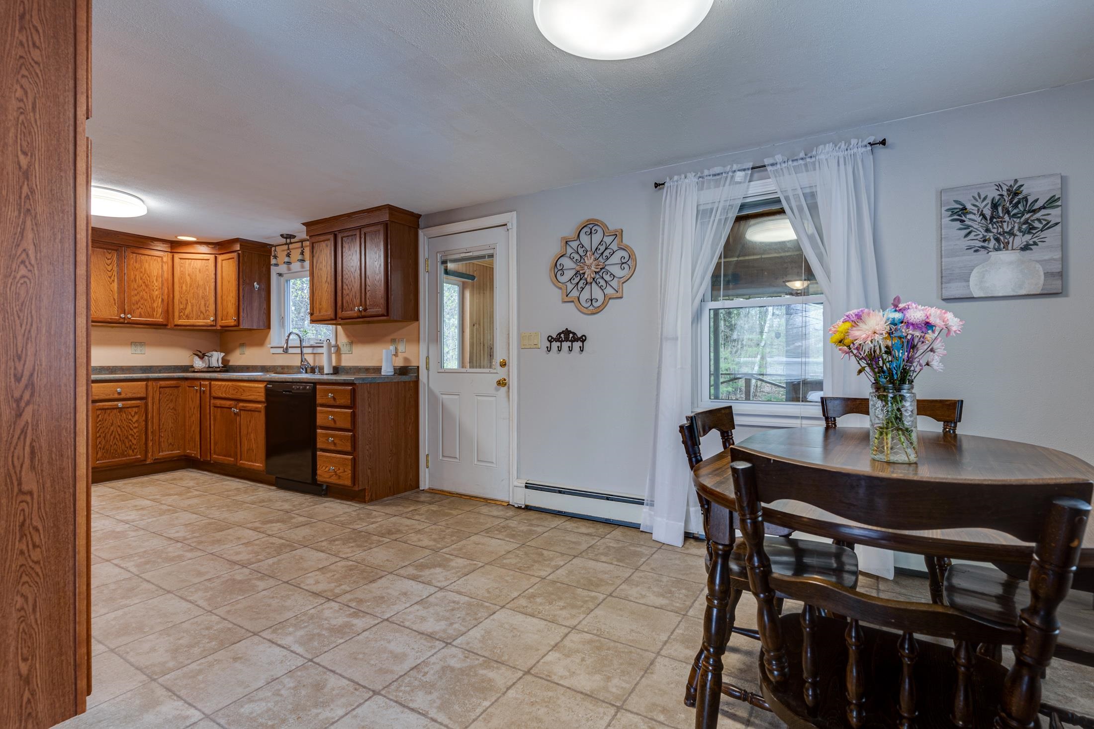 176 Washington Street Rochester, NH 03839 - Photo 8 of 38