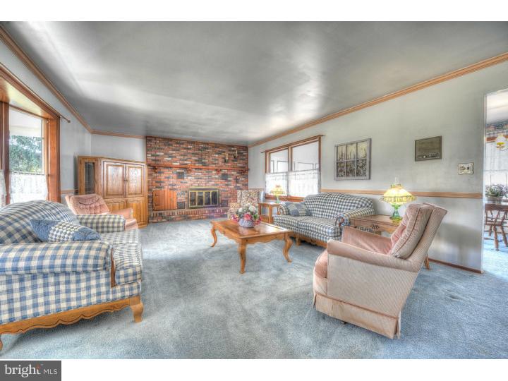 142 Meirs Road Cream Ridge, NJ 08514 - Photo 5 of 25 Living Room