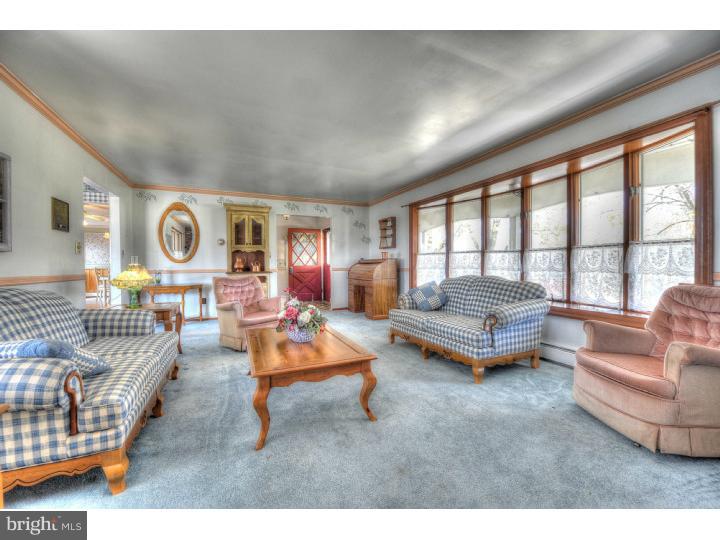 142 Meirs Road Cream Ridge, NJ 08514 - Photo 6 of 25 Living Room