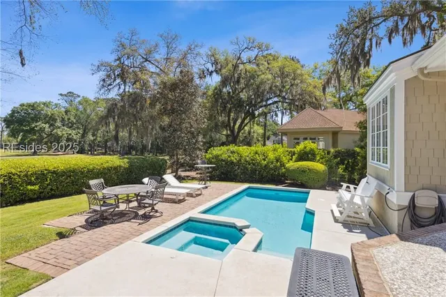 $1,595,000 | 8 Drayton Hall, Bluffton, SC 29910